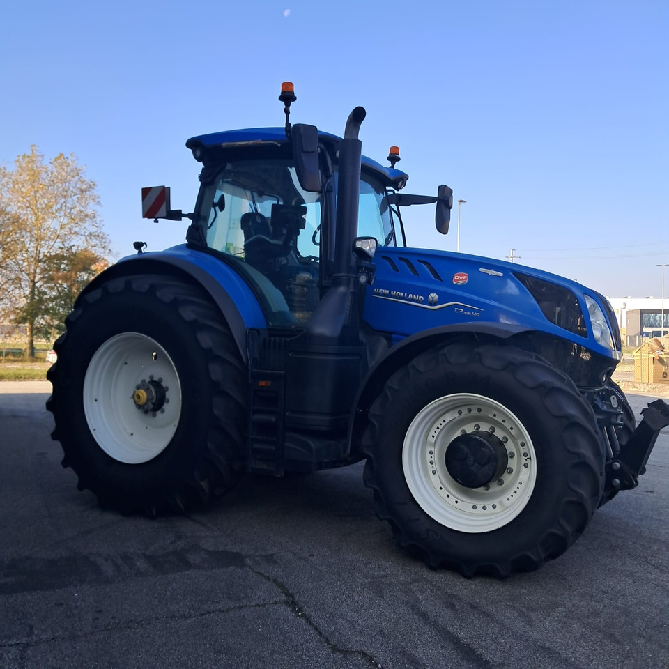NEW HOLLAND T7 HD - جرار: صورة 1 NEW HOLLAND T7 HD - جرار: صورة 1