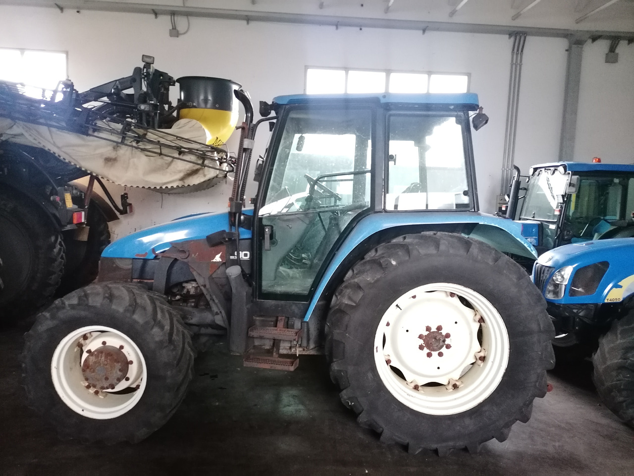 NEW HOLLAND TL 90 - جرار: صورة 4 NEW HOLLAND TL 90 - جرار: صورة 4