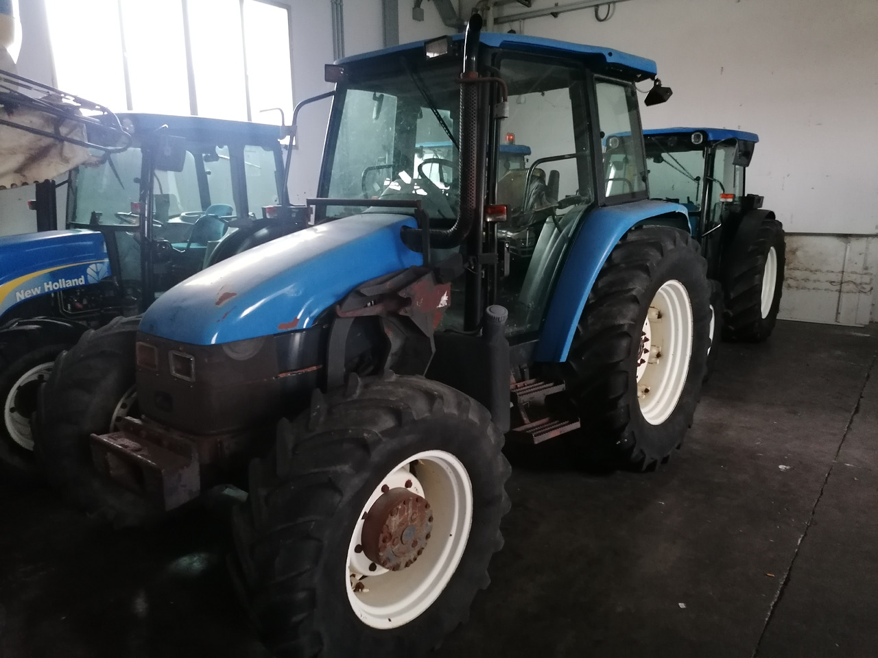 NEW HOLLAND TL 90 - جرار: صورة 3 NEW HOLLAND TL 90 - جرار: صورة 3