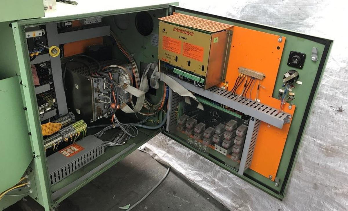 CNC-Fräsmaschine MAHO - آلة طحن المعادن: صورة 4 CNC-Fräsmaschine MAHO - آلة طحن المعادن: صورة 4