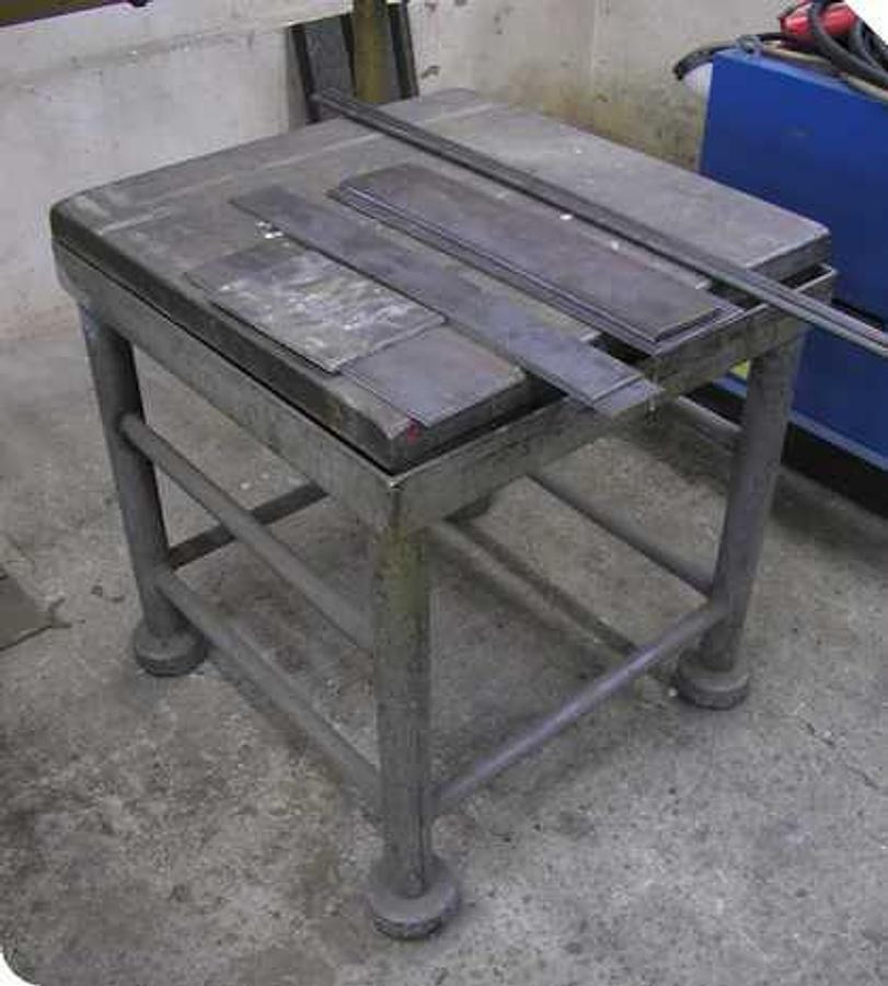 Richt- u. Schweißplaltte - آلة تصنيع المعادن: صورة 1 Richt- u. Schweißplaltte - آلة تصنيع المعادن: صورة 1