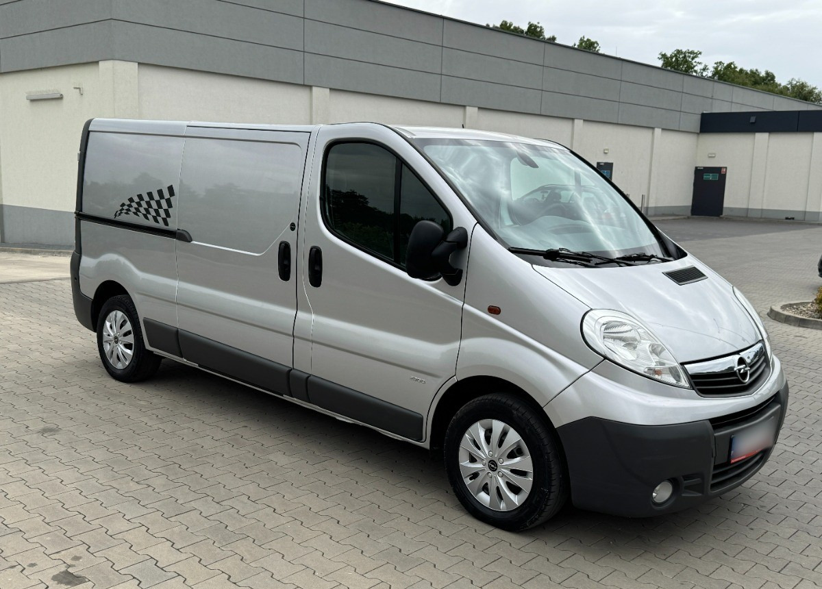 Opel Vivaro 2.0 DCI 115KM 2013 Rok SERWISOWANY Bezwypadkowy Super Stan - فان: صورة 4 Opel Vivaro 2.0 DCI 115KM 2013 Rok SERWISOWANY Bezwypadkowy Super Stan - فان: صورة 4