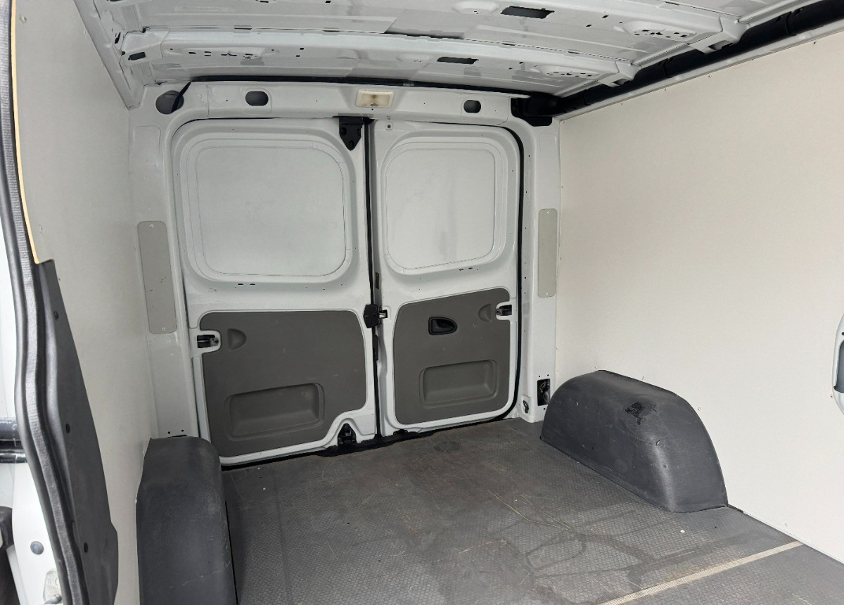 Renault Trafic L2 Long 2.0 DCI 115KM Klimatronic 130 tys km Super stan SERWIS Renault Trafic L2 Long 2.0 DCI 115KM Klimatronic 130 tys km Super stan SERWIS: صورة 29