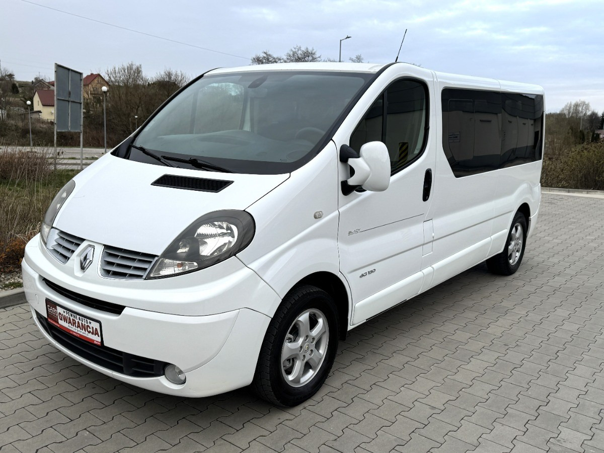Renault Trafic L2 Long 2.5 150KM Black Edition 9 osobowy TOUR Nawiewy tylne - حافلة صغيرة, ميكروباص: صورة 1 Renault Trafic L2 Long 2.5 150KM Black Edition 9 osobowy TOUR Nawiewy tylne - حافلة صغيرة, ميكروباص: صورة 1
