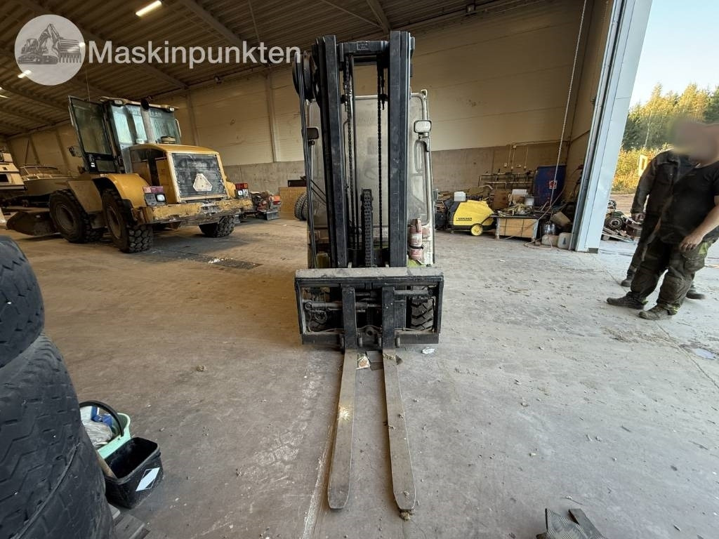 Clark CEM 25 - رافعة شوكية ديزل: صورة 3 Clark CEM 25 - رافعة شوكية ديزل: صورة 3