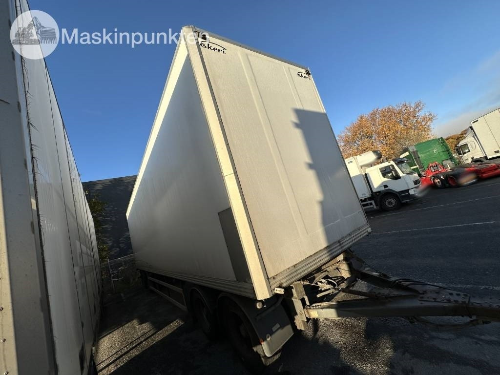 Ekeri L/L-4 Skåpsläp med öppningsbar sida - مقطورة صندوق مغلق: صورة 3 Ekeri L/L-4 Skåpsläp med öppningsbar sida - مقطورة صندوق مغلق: صورة 3