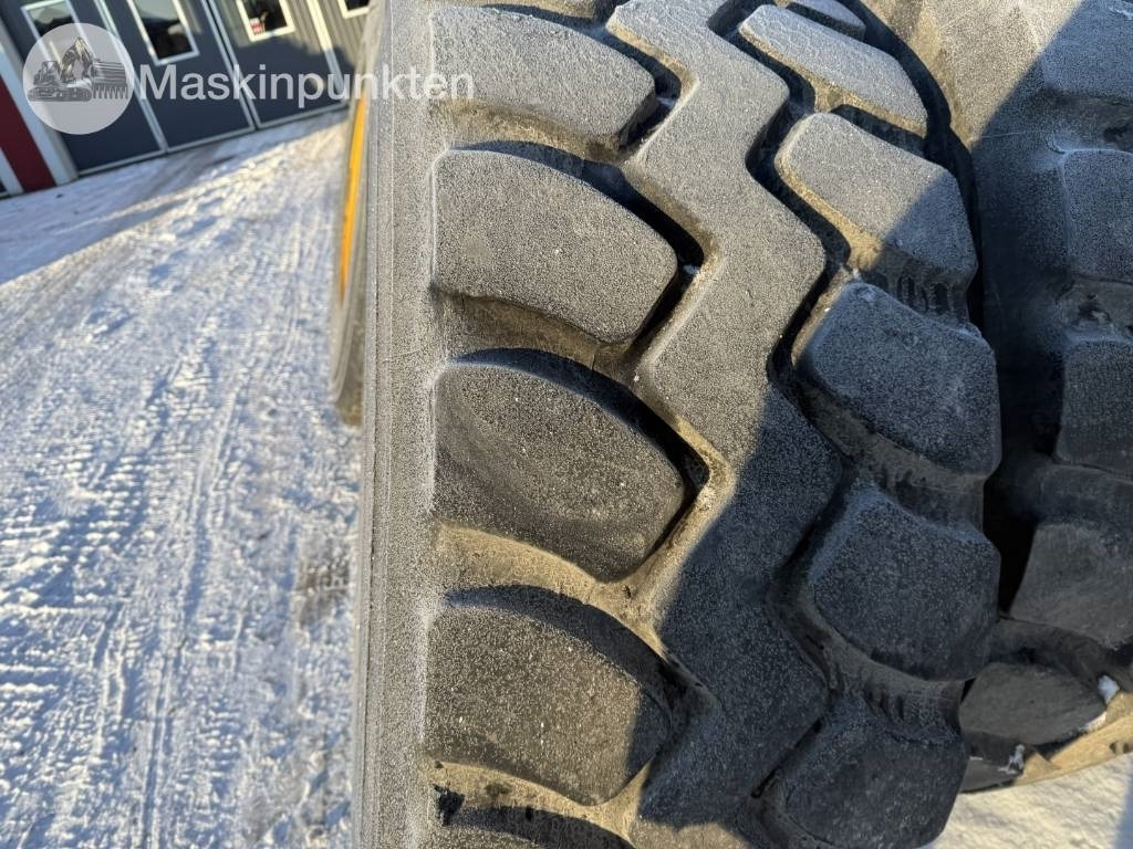 Goodyear GP-40 Däck med fälg till hjullastare - إطارات - آلات البناء: صورة 4 Goodyear GP-40 Däck med fälg till hjullastare - إطارات - آلات البناء: صورة 4