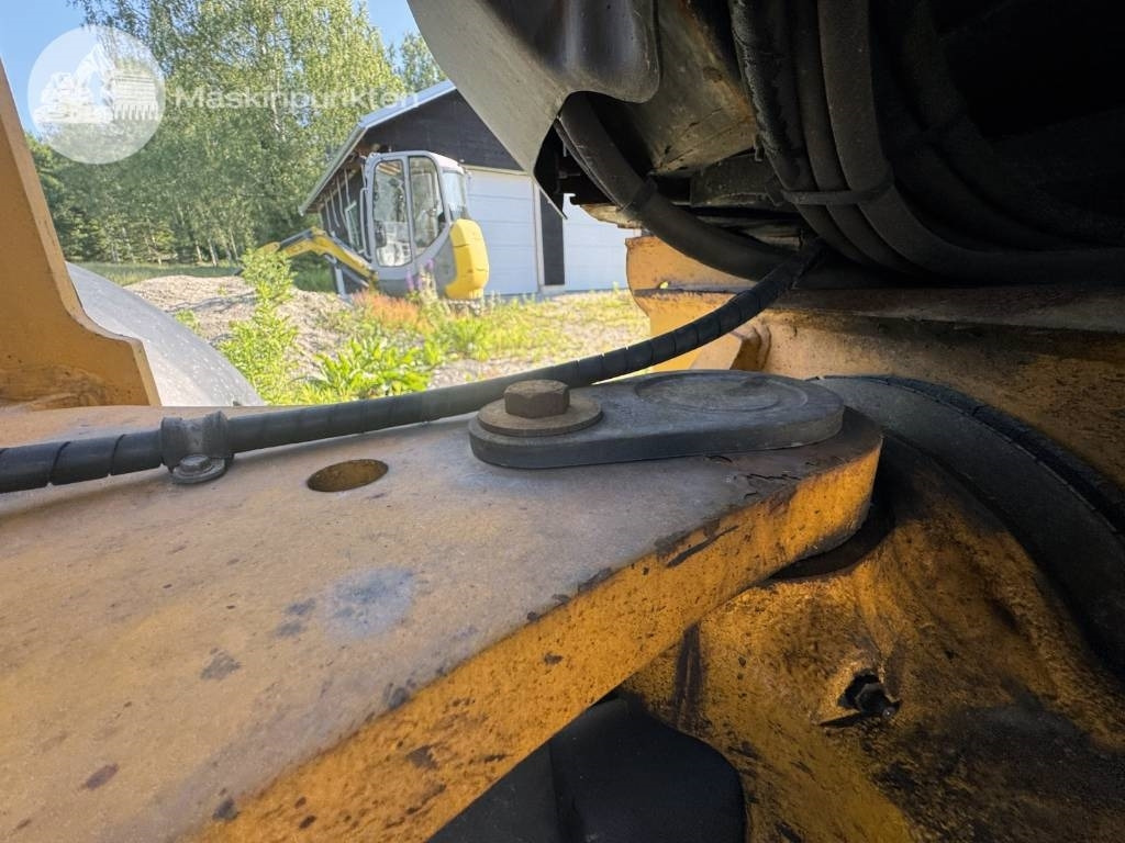 اللودر بعجل JCB 413 K: صورة 15