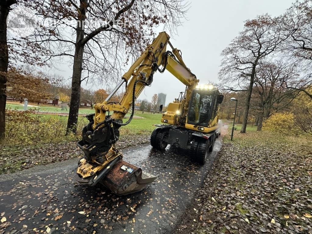 Komatsu PW 148-11 med vagn och redskap - حفارة دولاب: صورة 2 Komatsu PW 148-11 med vagn och redskap - حفارة دولاب: صورة 2