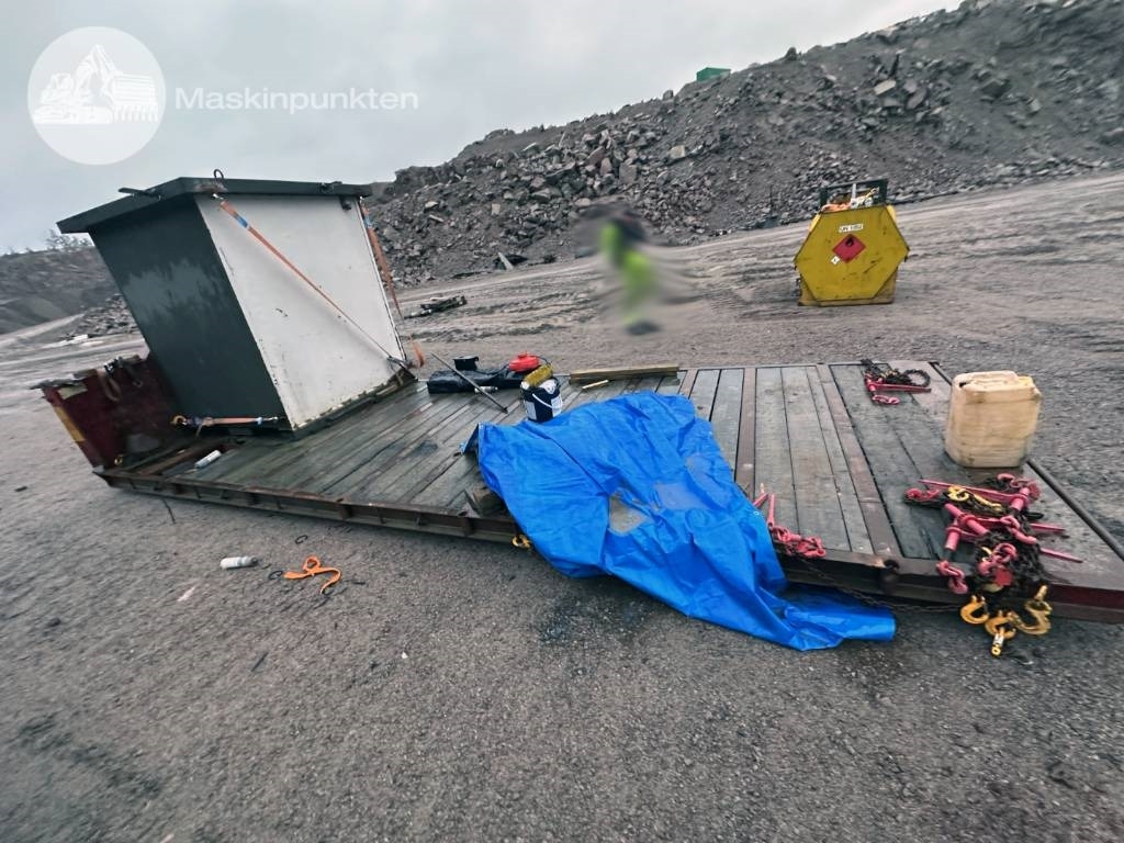 Maskinflak Med säkerhetsskåp - جسم الشاحنة المسطحة: صورة 1 Maskinflak Med säkerhetsskåp - جسم الشاحنة المسطحة: صورة 1