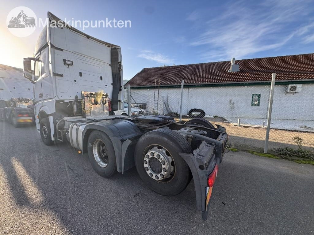 Mercedes-Benz Actros 963-4-C - وحدة جر: صورة 2 Mercedes-Benz Actros 963-4-C - وحدة جر: صورة 2
