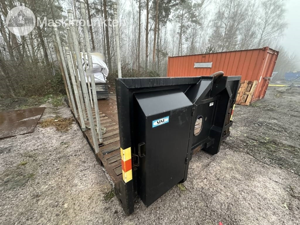 Sisu Maskinflak - حاوية هوك لفت: صورة 3 Sisu Maskinflak - حاوية هوك لفت: صورة 3