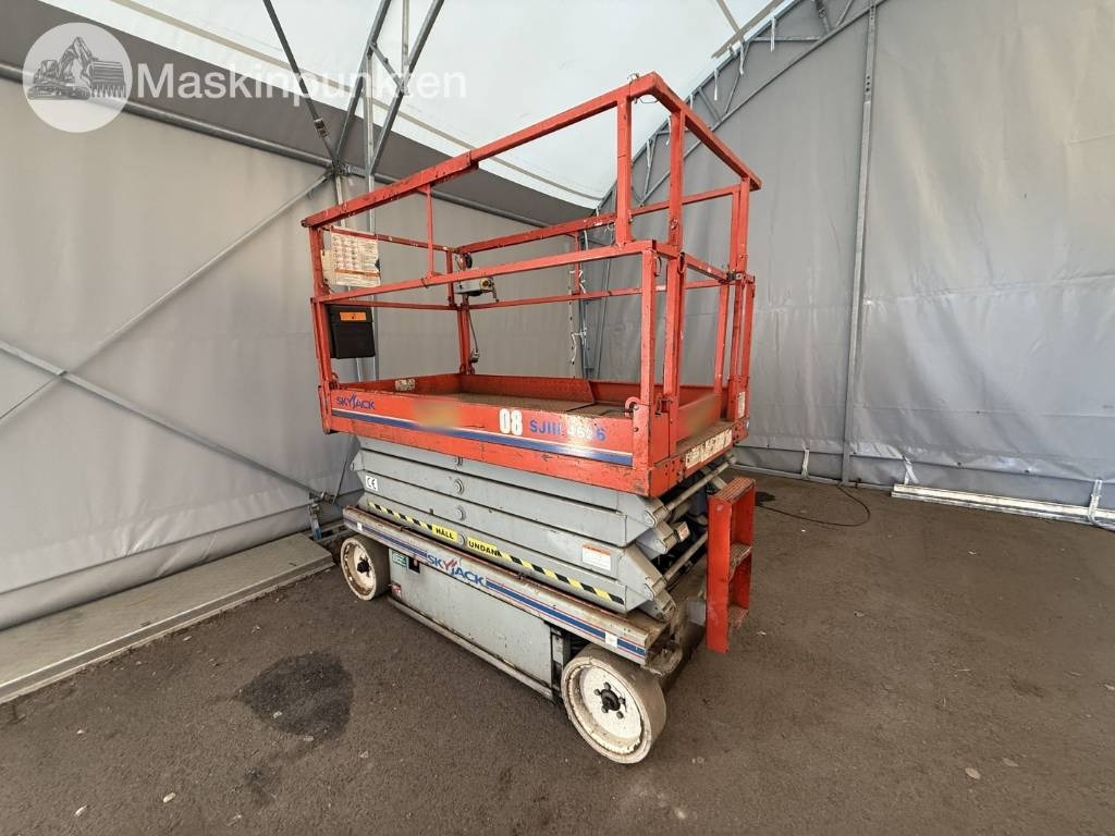 SkyJack SJ III 4626 - رافعة هيدروليكية مقصية: صورة 1 SkyJack SJ III 4626 - رافعة هيدروليكية مقصية: صورة 1