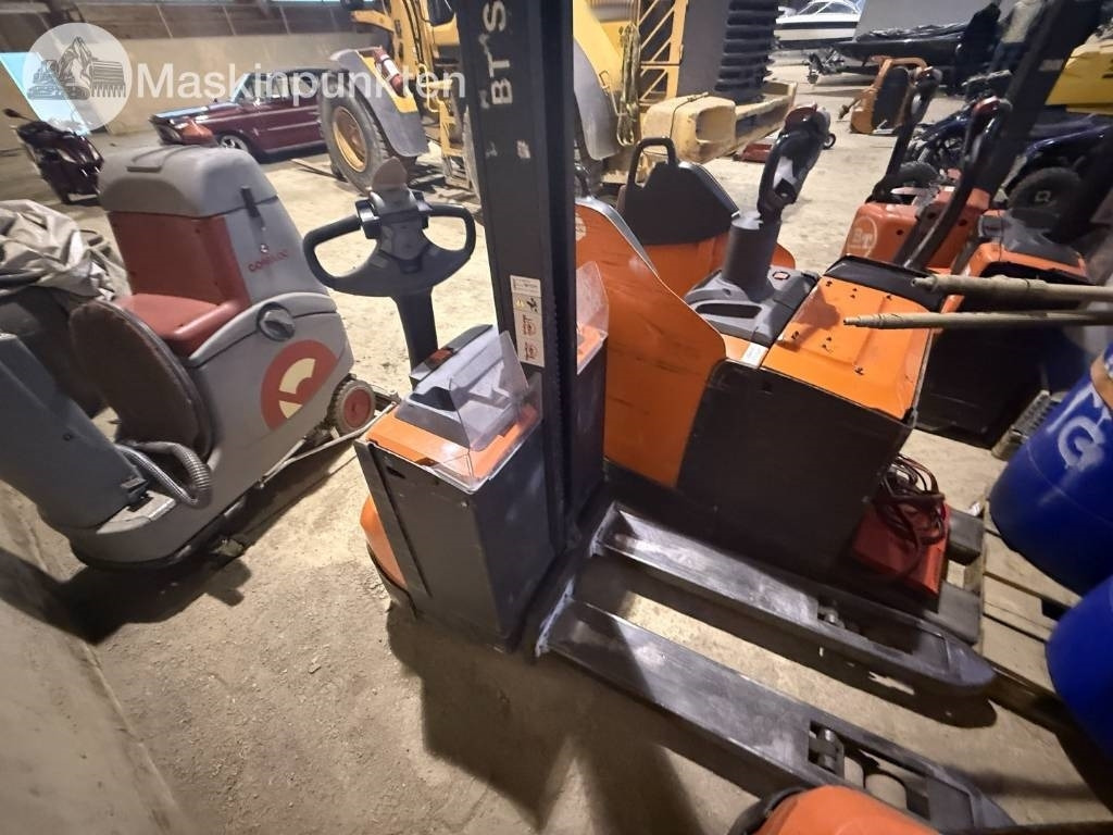 Toyota BT SWE 80 L - رافعة شوكية كهربائية: صورة 4 Toyota BT SWE 80 L - رافعة شوكية كهربائية: صورة 4