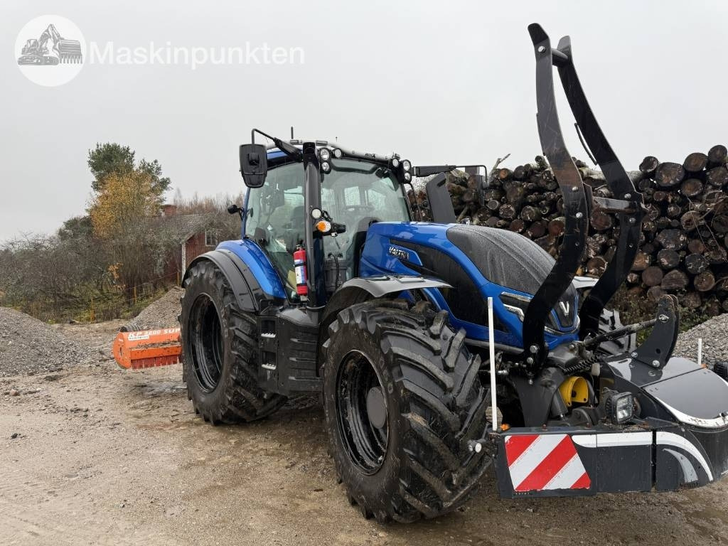 Valtra T 255 MED KRAN OCH AGGREGAT! - جرَّار أعمال الحراجة: صورة 1 Valtra T 255 MED KRAN OCH AGGREGAT! - جرَّار أعمال الحراجة: صورة 1
