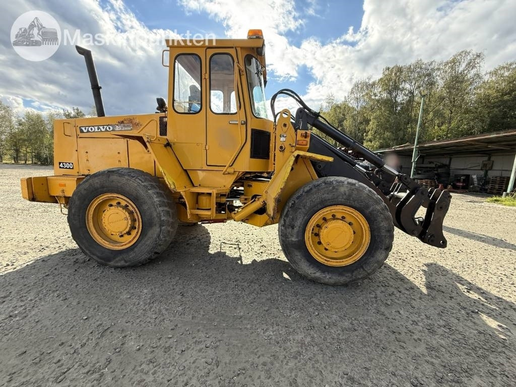 Volvo BM 4300 - اللودر بعجل: صورة 4 Volvo BM 4300 - اللودر بعجل: صورة 4