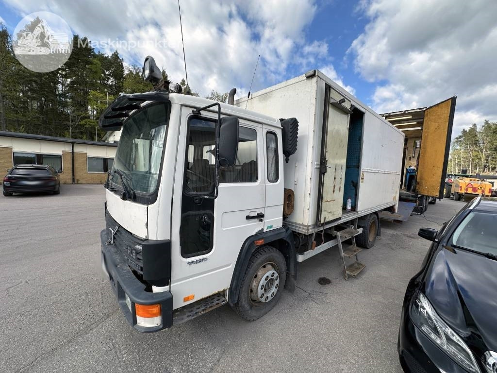 Volvo FL 610 Verkstadsinredd - شاحنة مقفلة: صورة 1 Volvo FL 610 Verkstadsinredd - شاحنة مقفلة: صورة 1