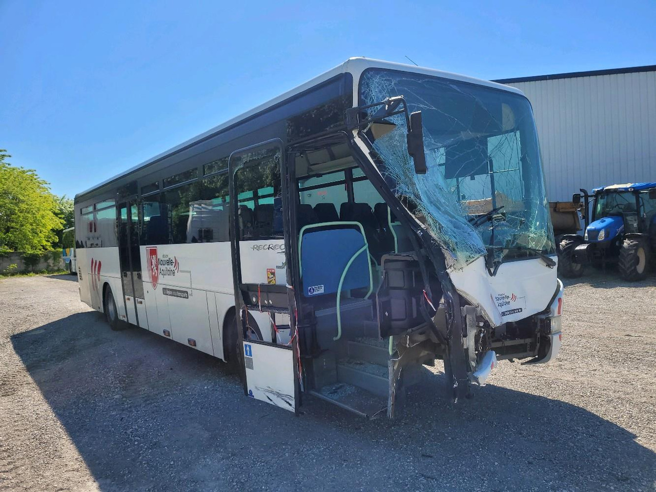 IRISBUS RECREO-CROSSWAY 12 POP - حافلة سوبربان: صورة 1 IRISBUS RECREO-CROSSWAY 12 POP - حافلة سوبربان: صورة 1