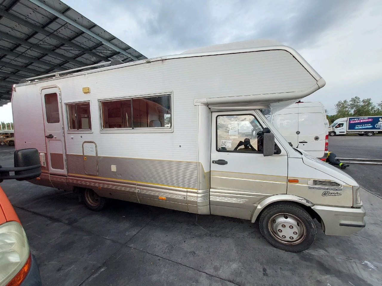 IVECO LAIKA 35.12 CAMPING 122 - موتر هوم سقف عالي: صورة 3 IVECO LAIKA 35.12 CAMPING 122 - موتر هوم سقف عالي: صورة 3