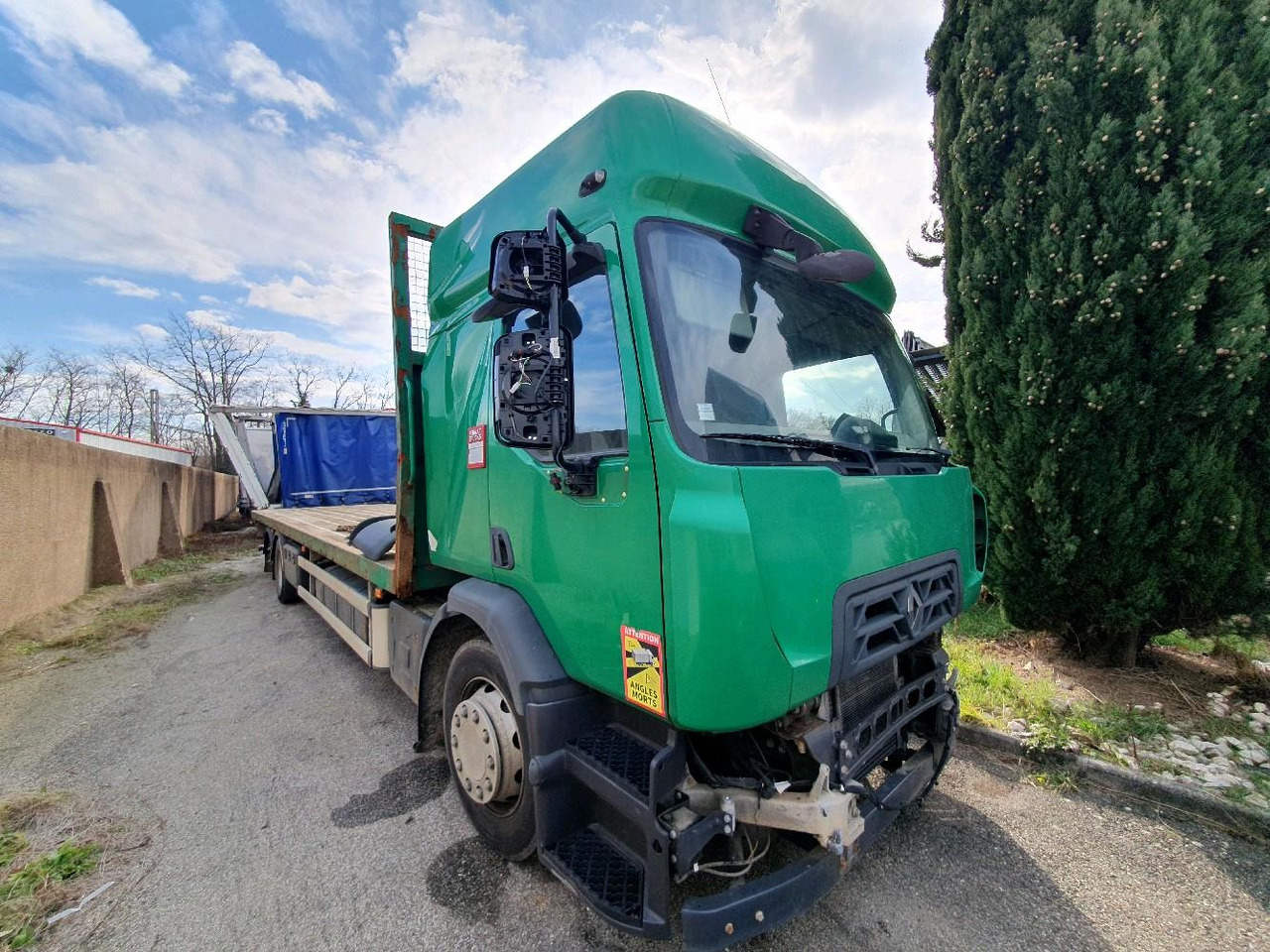 RENAULT D WIDE PLATEAU - شاحنات مسطحة: صورة 1 RENAULT D WIDE PLATEAU - شاحنات مسطحة: صورة 1