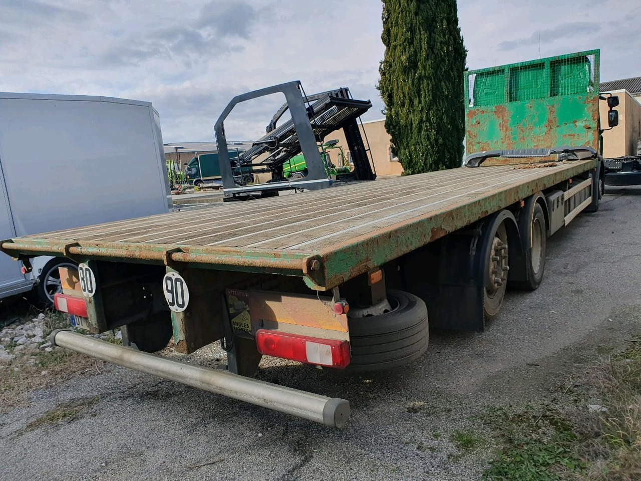RENAULT D WIDE PLATEAU - شاحنات مسطحة: صورة 4 RENAULT D WIDE PLATEAU - شاحنات مسطحة: صورة 4