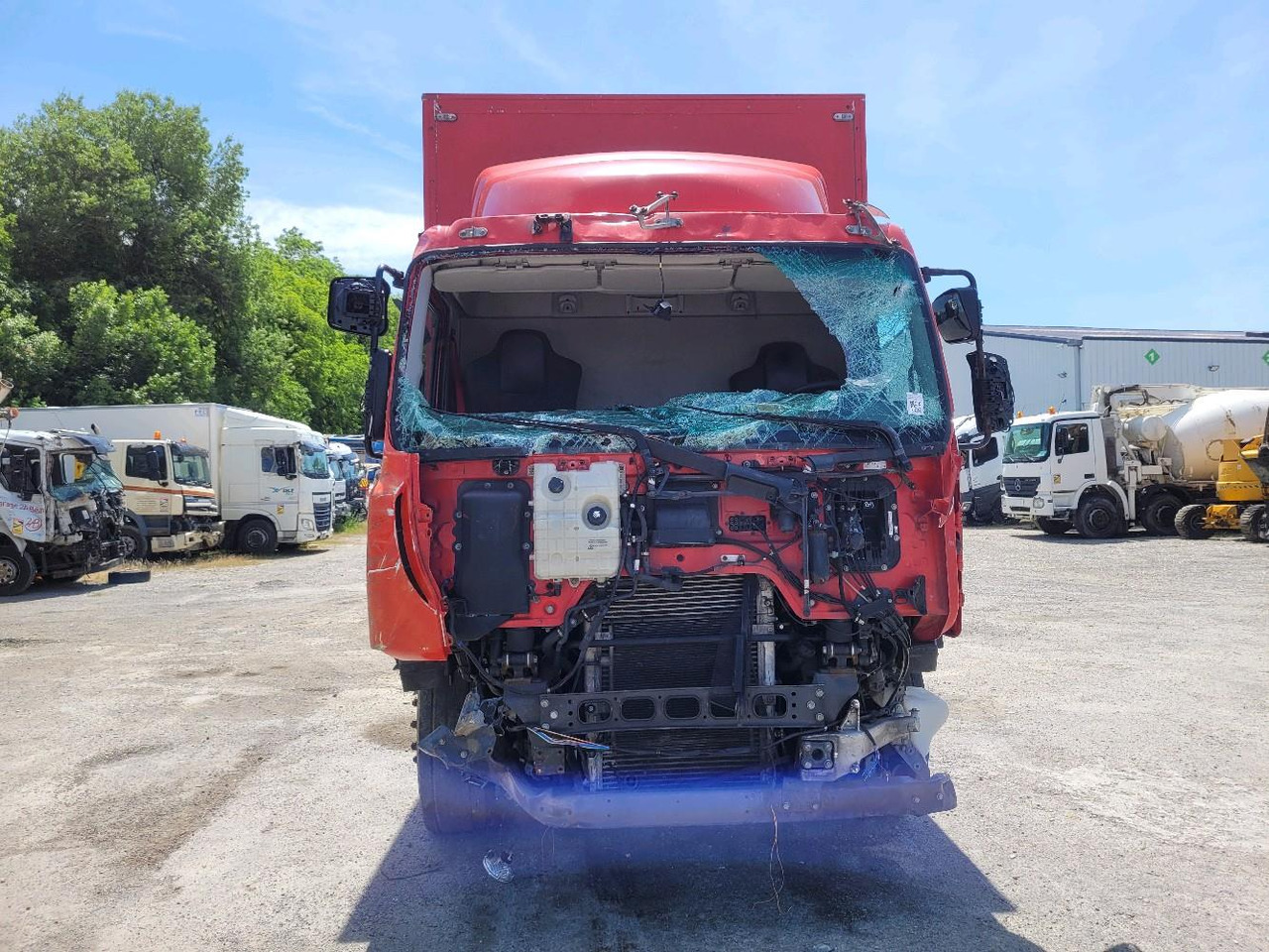 RENAULT D19 WIDE - شاحنة مقفلة: صورة 2 RENAULT D19 WIDE - شاحنة مقفلة: صورة 2