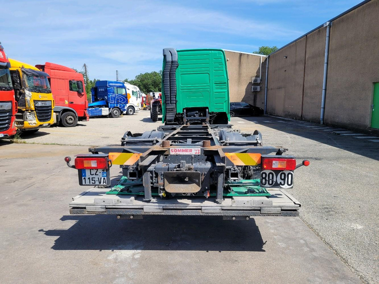 VOLVO FH12 420 GLOBETROTTER - شاحنات الحاويات / جسم علوي قابل للتغيير شاحنة: صورة 5 VOLVO FH12 420 GLOBETROTTER - شاحنات الحاويات / جسم علوي قابل للتغيير شاحنة: صورة 5