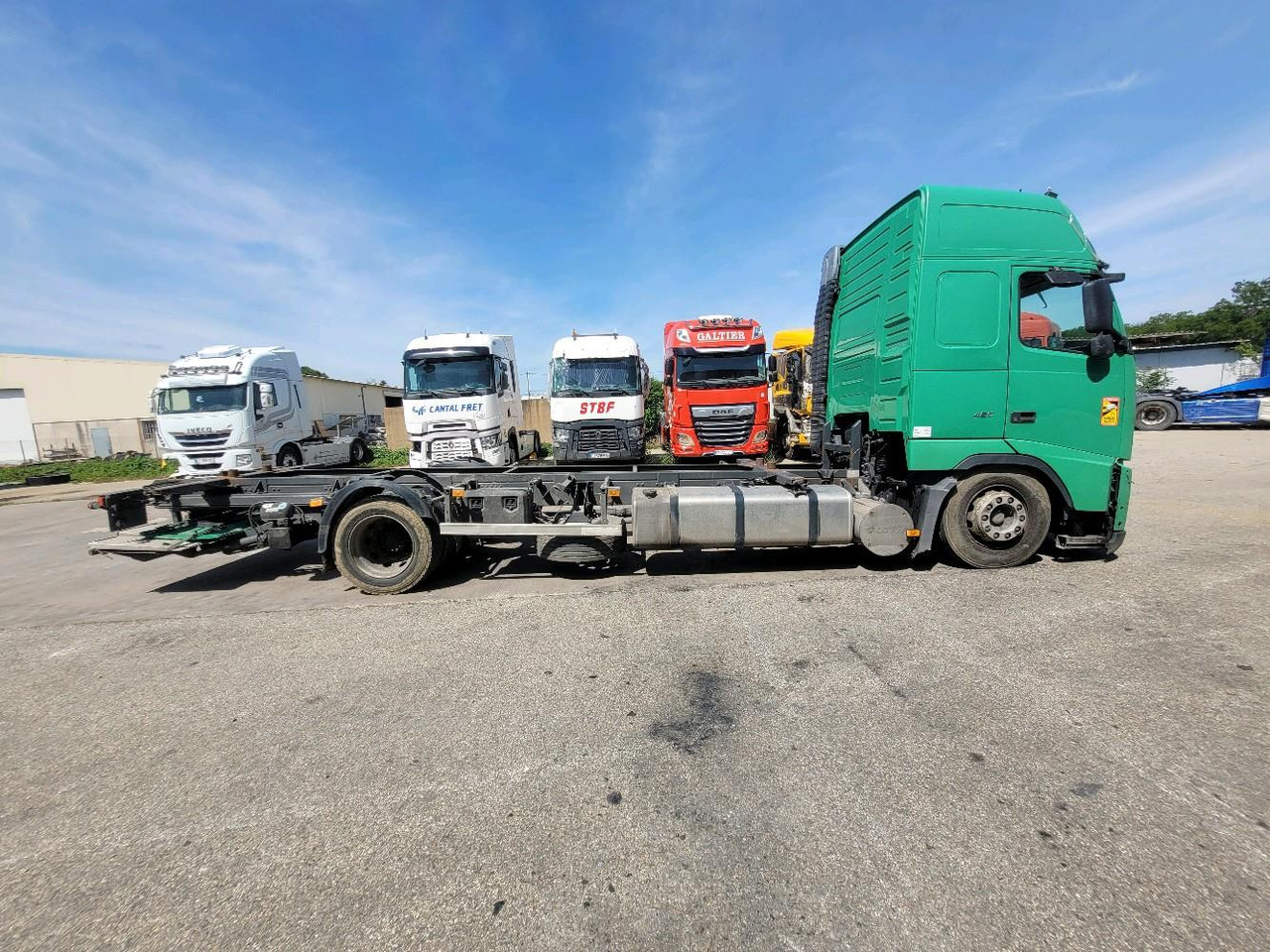 VOLVO FH12 420 GLOBETROTTER - شاحنات الحاويات / جسم علوي قابل للتغيير شاحنة: صورة 3 VOLVO FH12 420 GLOBETROTTER - شاحنات الحاويات / جسم علوي قابل للتغيير شاحنة: صورة 3