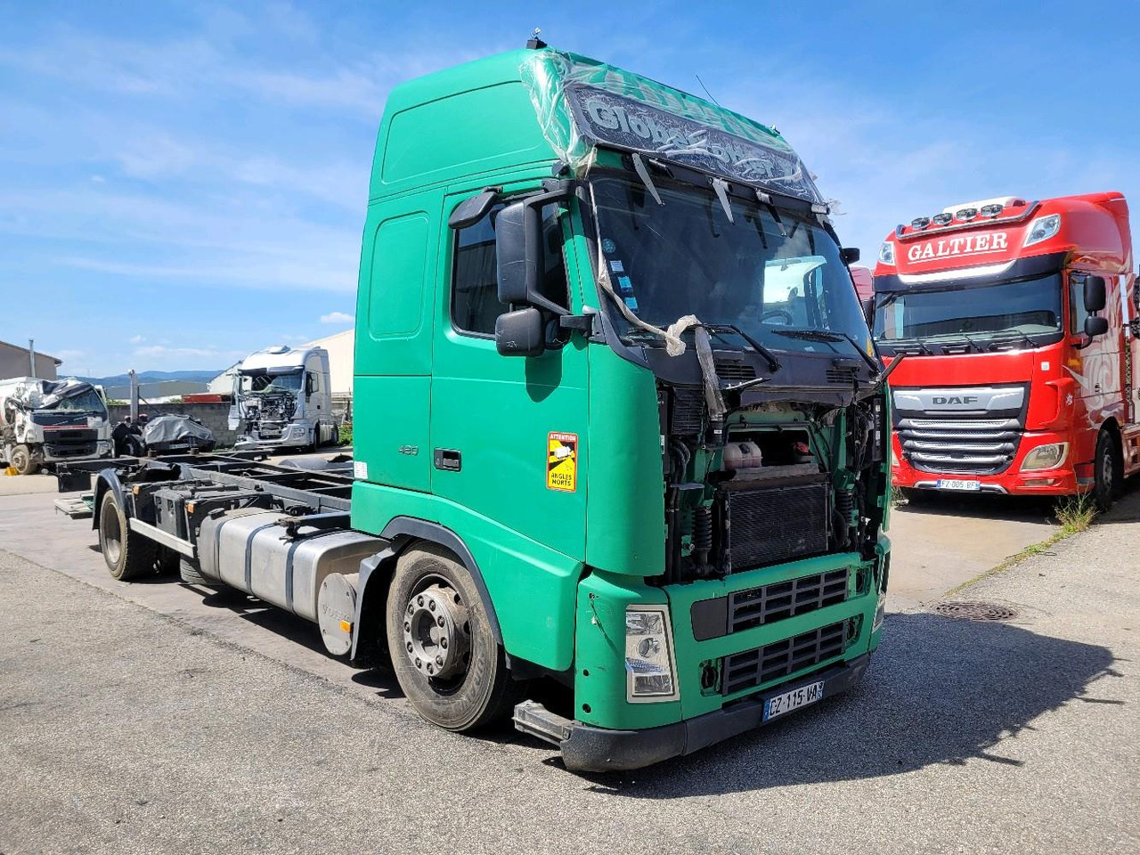 VOLVO FH12 420 GLOBETROTTER - شاحنات الحاويات / جسم علوي قابل للتغيير شاحنة: صورة 1 VOLVO FH12 420 GLOBETROTTER - شاحنات الحاويات / جسم علوي قابل للتغيير شاحنة: صورة 1