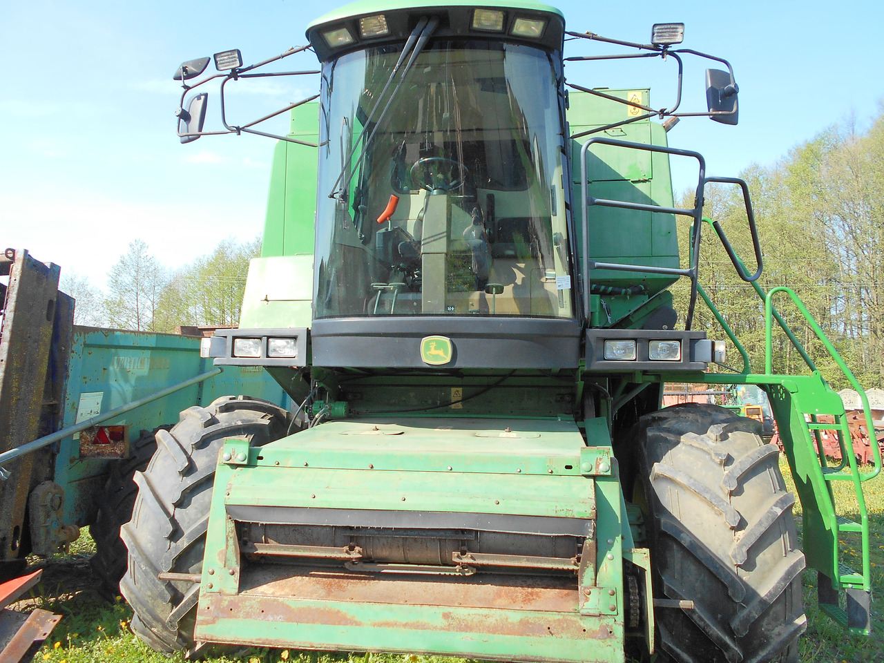 John Deere 1550 - حصادة موحَّدة: صورة 1 John Deere 1550 - حصادة موحَّدة: صورة 1