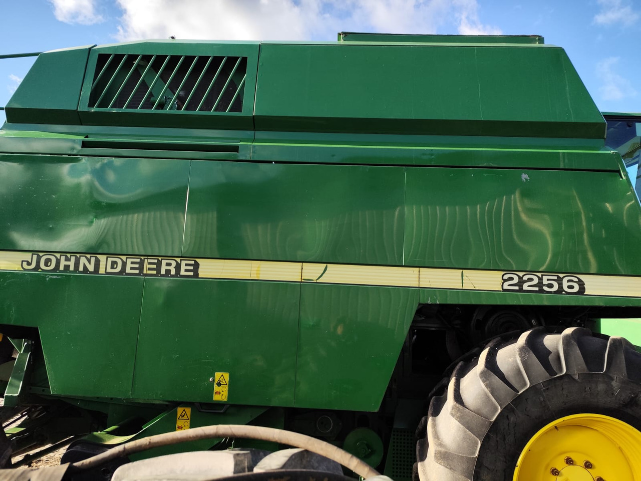 John Deere 2256 - حصادة موحَّدة: صورة 2 John Deere 2256 - حصادة موحَّدة: صورة 2