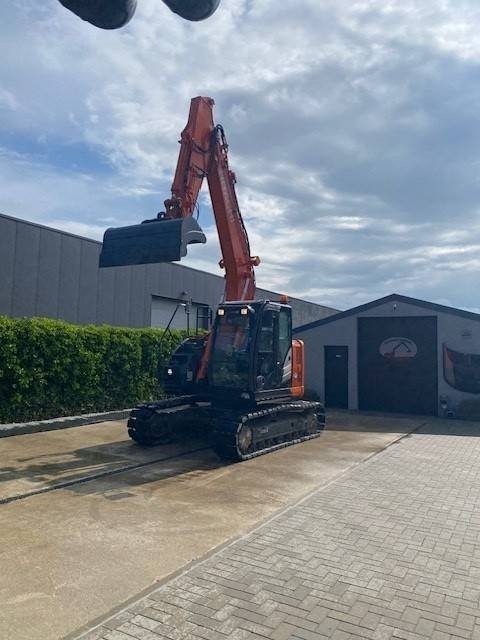 Hitachi ZX 135 US-6 - حفار زحاف: صورة 5 Hitachi ZX 135 US-6 - حفار زحاف: صورة 5