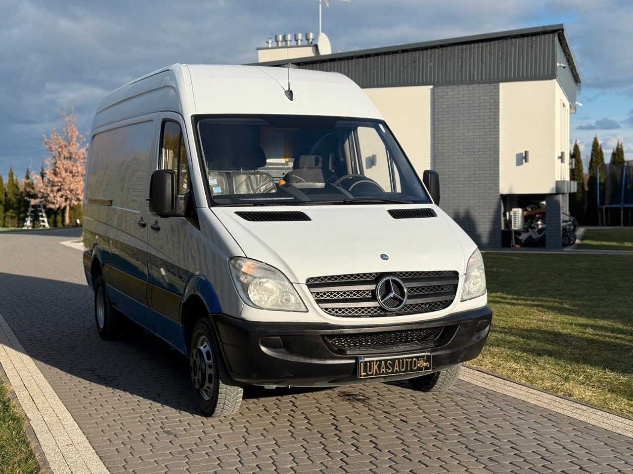 Mercedes-Benz SPRINTER 516 3,5 T FURGON - فان: صورة 3 Mercedes-Benz SPRINTER 516 3,5 T FURGON - فان: صورة 3