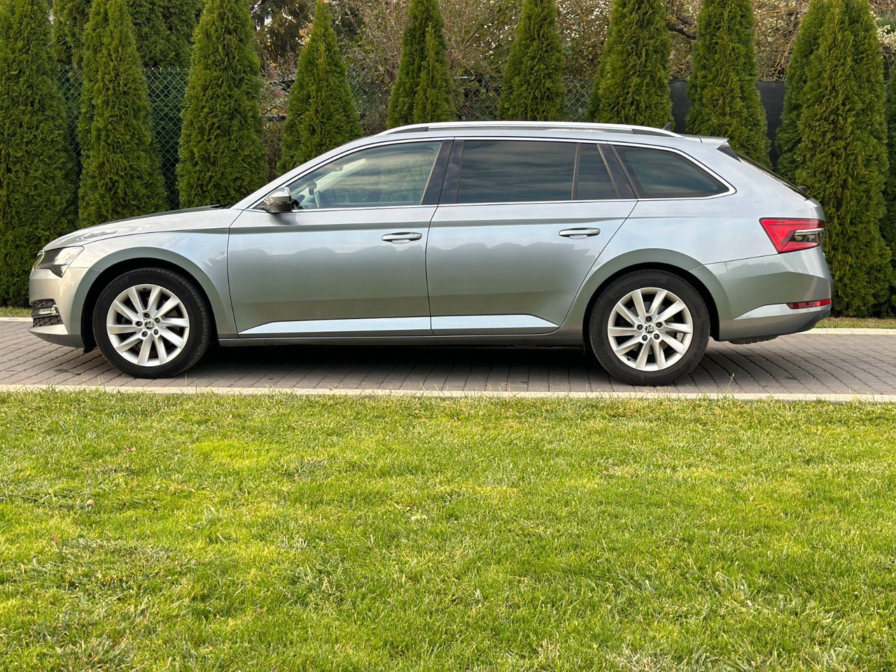 Skoda Superb 2.0 TDI SCR 147kW DSG STYLE COMBI - سيارة: صورة 4 Skoda Superb 2.0 TDI SCR 147kW DSG STYLE COMBI - سيارة: صورة 4