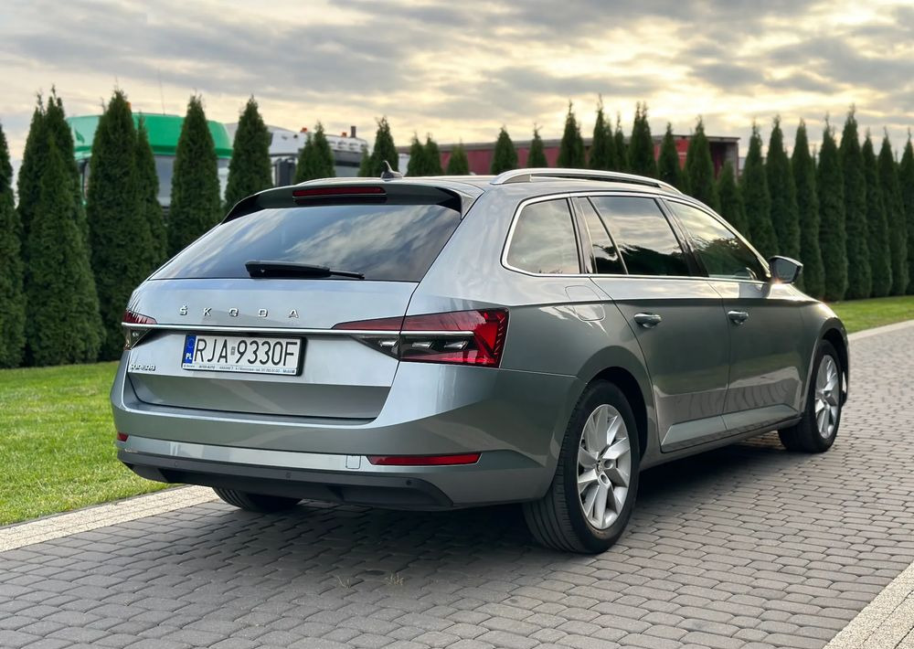 Skoda Superb 2.0 TDI SCR Style DSG - سيارة ستيشن: صورة 5 Skoda Superb 2.0 TDI SCR Style DSG - سيارة ستيشن: صورة 5