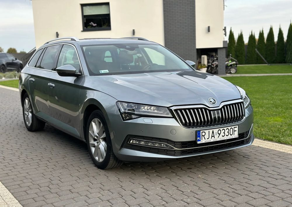 Skoda Superb 2.0 TDI SCR Style DSG - سيارة ستيشن: صورة 3 Skoda Superb 2.0 TDI SCR Style DSG - سيارة ستيشن: صورة 3