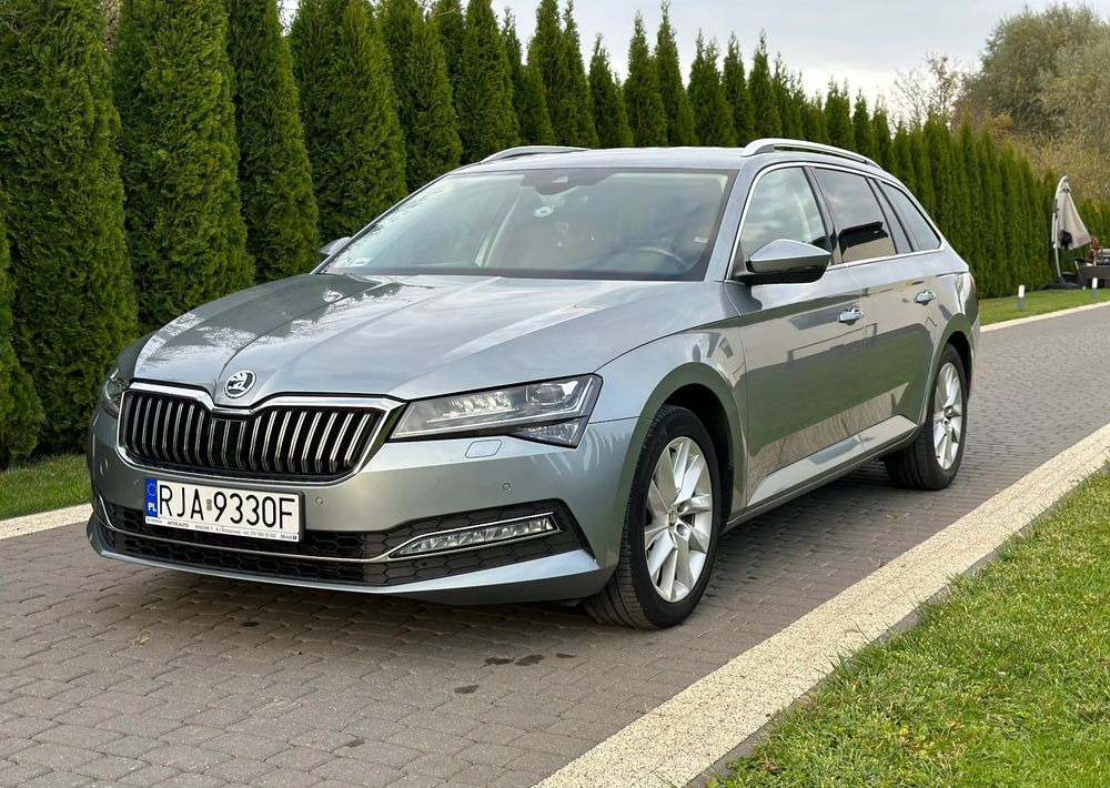 Skoda Superb 2.0 TDI SCR Style DSG - سيارة ستيشن: صورة 1 Skoda Superb 2.0 TDI SCR Style DSG - سيارة ستيشن: صورة 1
