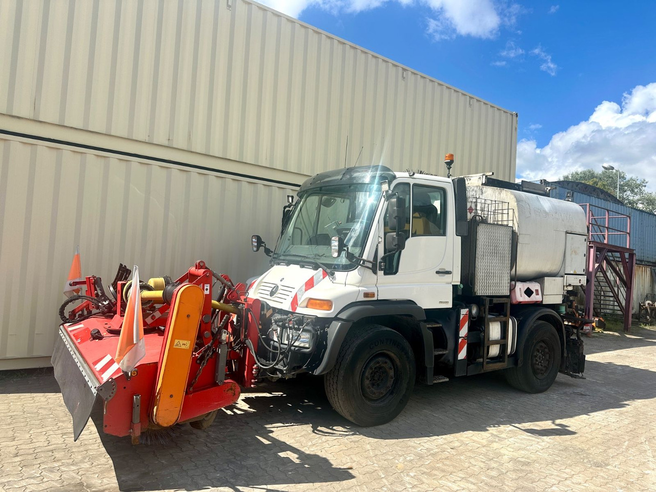Unimog U400 Schäfer-Technic Bitum/Asphalt / TÜV 02/2026 - شاحنة: صورة 1 Unimog U400 Schäfer-Technic Bitum/Asphalt / TÜV 02/2026 - شاحنة: صورة 1
