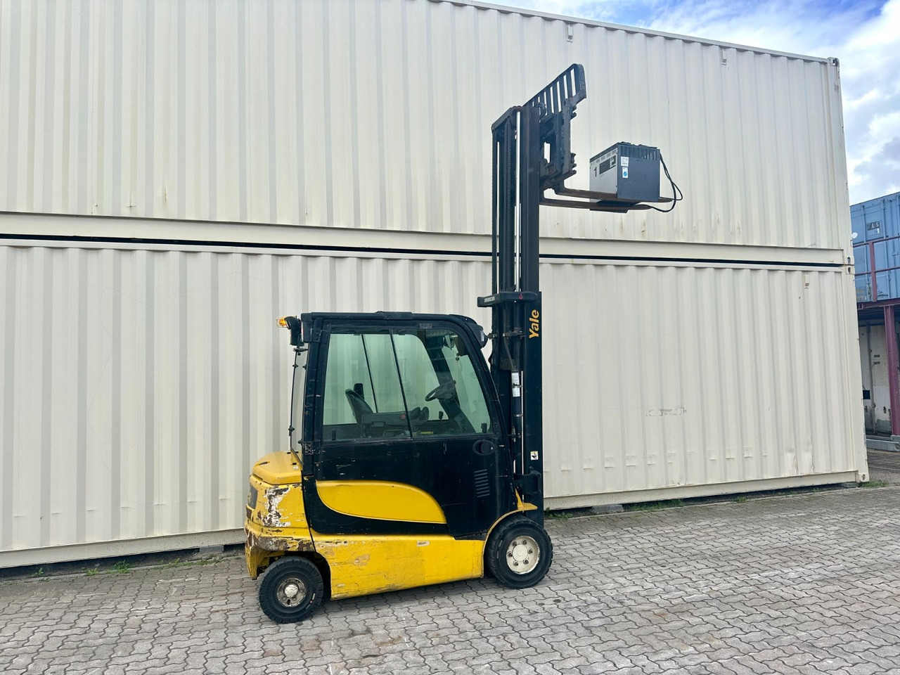 Yale ERP30VL / Seitenschieber + Zinkenverstellung - رافعة شوكية كهربائية: صورة 5 Yale ERP30VL / Seitenschieber + Zinkenverstellung - رافعة شوكية كهربائية: صورة 5