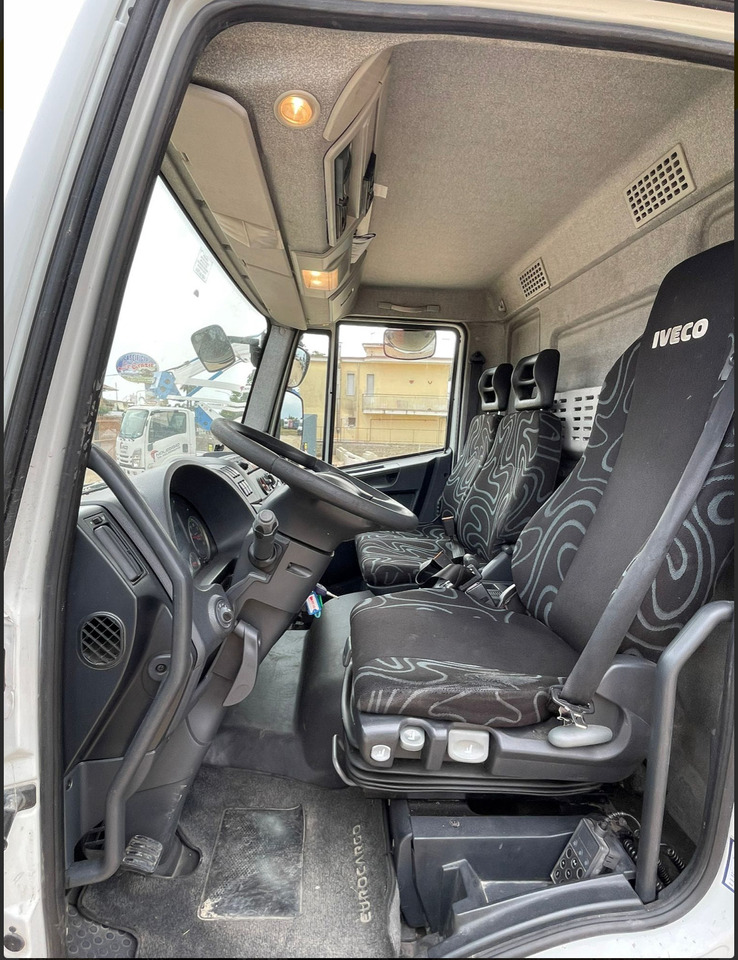 IVECO EUROCARGO 75E18 - شاحنة الفريزر: صورة 4 IVECO EUROCARGO 75E18 - شاحنة الفريزر: صورة 4