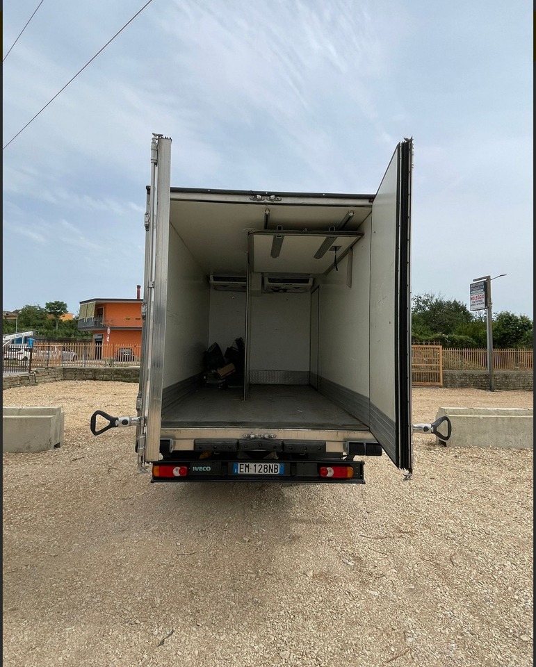 IVECO EUROCARGO 75E18 - شاحنة الفريزر: صورة 3 IVECO EUROCARGO 75E18 - شاحنة الفريزر: صورة 3