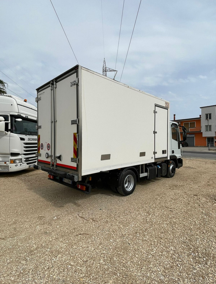 IVECO EUROCARGO 75E18 - شاحنة الفريزر: صورة 2 IVECO EUROCARGO 75E18 - شاحنة الفريزر: صورة 2