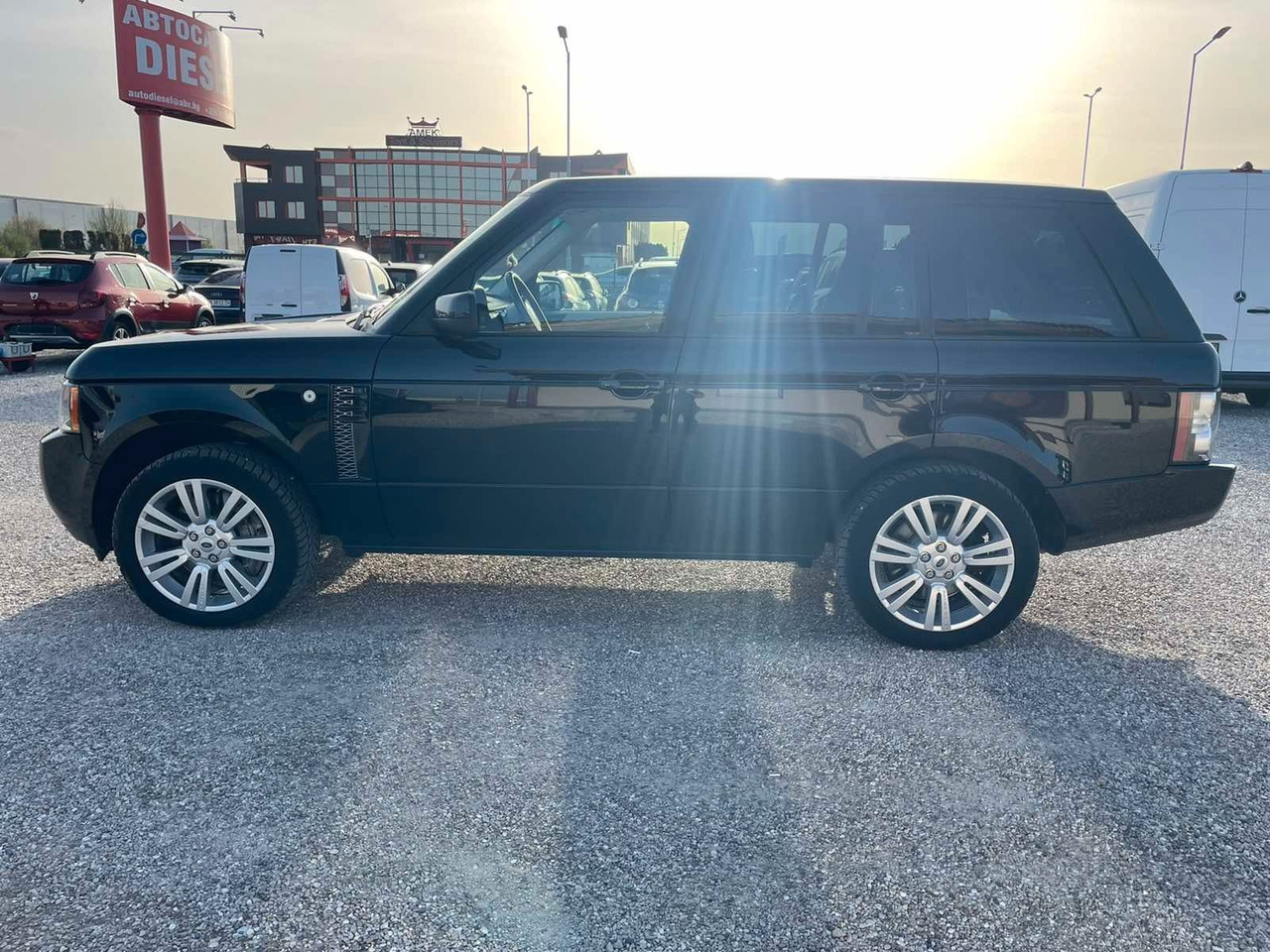 Land Rover Range Rover Vogue 4.4 TDV8 - سيارة دفع رباعي: صورة 4 Land Rover Range Rover Vogue 4.4 TDV8 - سيارة دفع رباعي: صورة 4