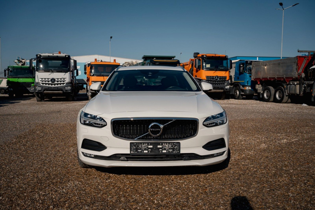 Volvo V90 D4 Momentum 2.0D - سيارة ستيشن: صورة 3 Volvo V90 D4 Momentum 2.0D - سيارة ستيشن: صورة 3