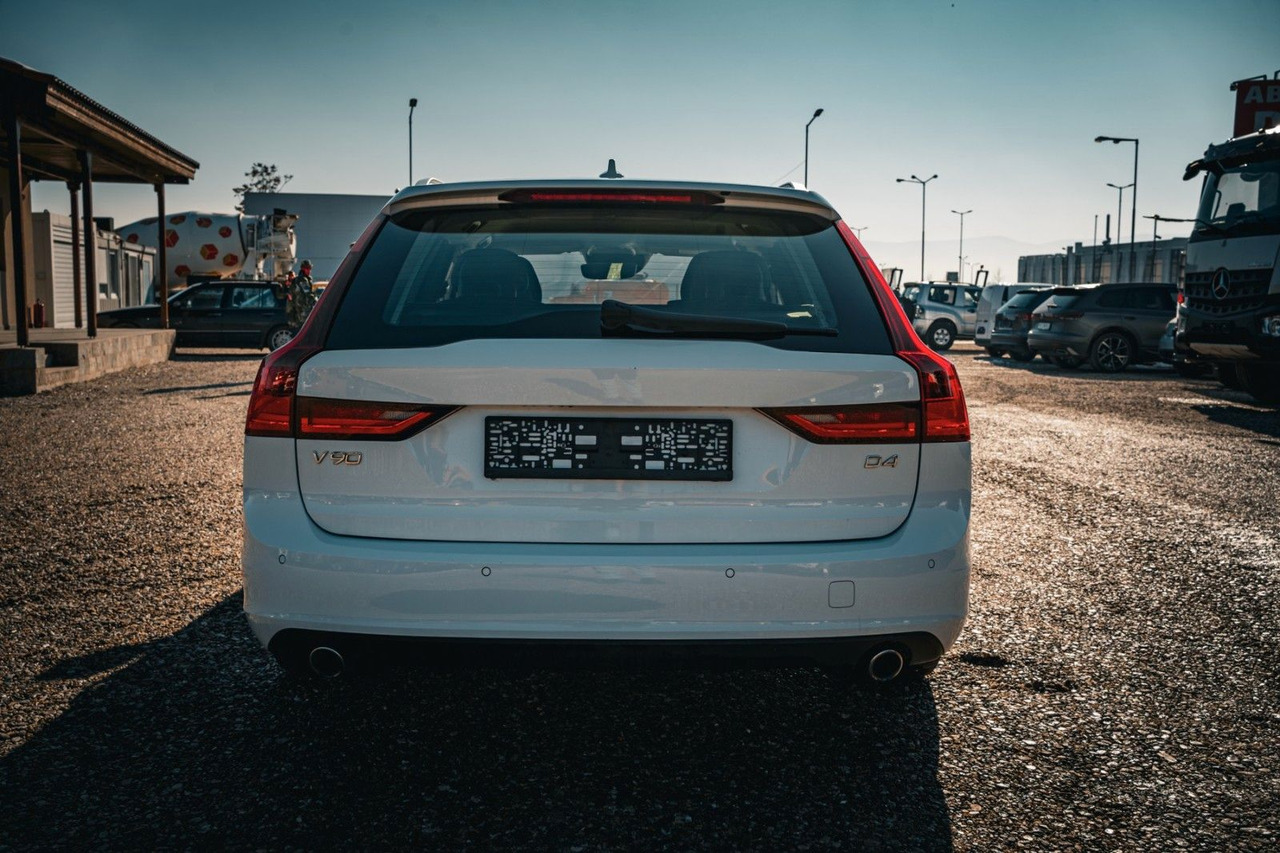 Volvo V90 D4 Momentum 2.0D - سيارة ستيشن: صورة 5 Volvo V90 D4 Momentum 2.0D - سيارة ستيشن: صورة 5