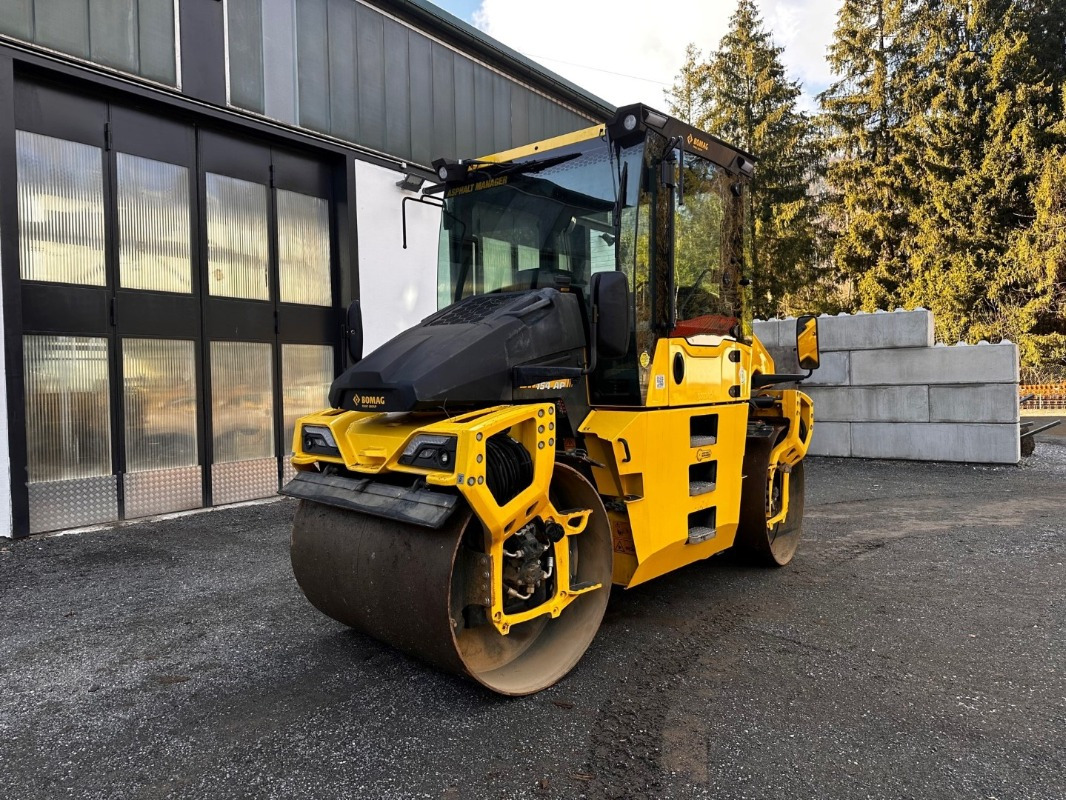 BOMAG DE BW 154 AP-5 AM - مدحلة اسفلت: صورة 1 BOMAG DE BW 154 AP-5 AM - مدحلة اسفلت: صورة 1