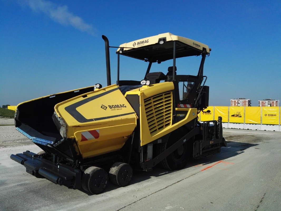 BOMAG IT BF 600 P-2 S500 Stage IV/Tier 4f - مدادة الأسفلت: صورة 1 BOMAG IT BF 600 P-2 S500 Stage IV/Tier 4f - مدادة الأسفلت: صورة 1