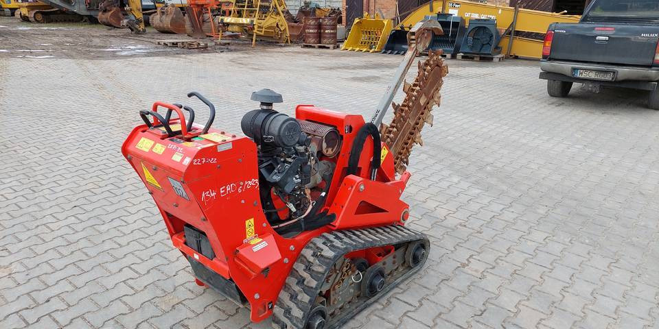 حفارة الخنادق Koparka łańcuchowa Ditch Witch C24X 24 KM Honda: صورة 6