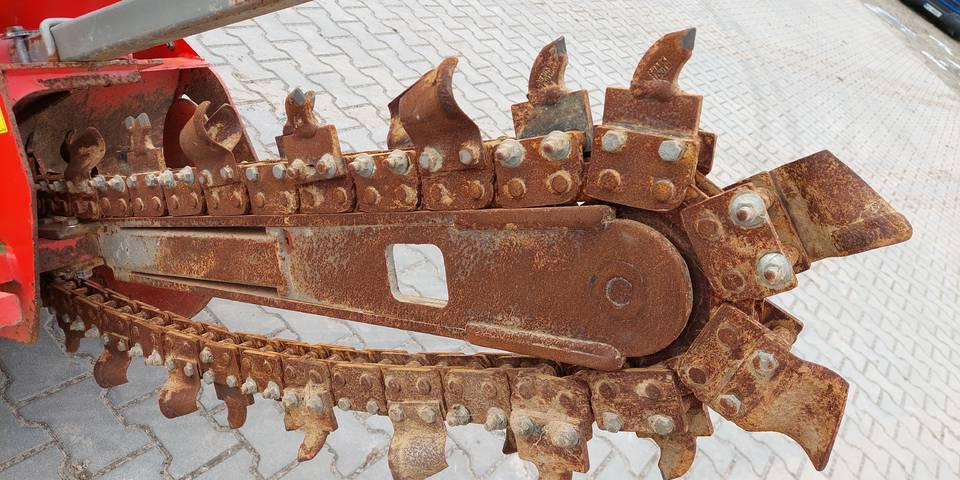حفارة الخنادق Koparka łańcuchowa Ditch Witch C24X 24 KM Honda: صورة 11