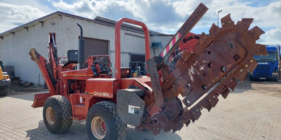 Koparka łańcuchowa pługoukładacz Ditch Witch 8020 Combo - حفارة الخنادق: صورة 5 Koparka łańcuchowa pługoukładacz Ditch Witch 8020 Combo - حفارة الخنادق: صورة 5